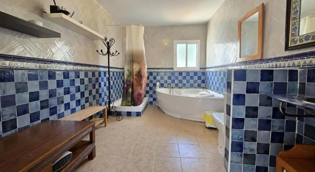 Hermosa Casa Con Piscina Y Gran Vista A La Montana Vinuela