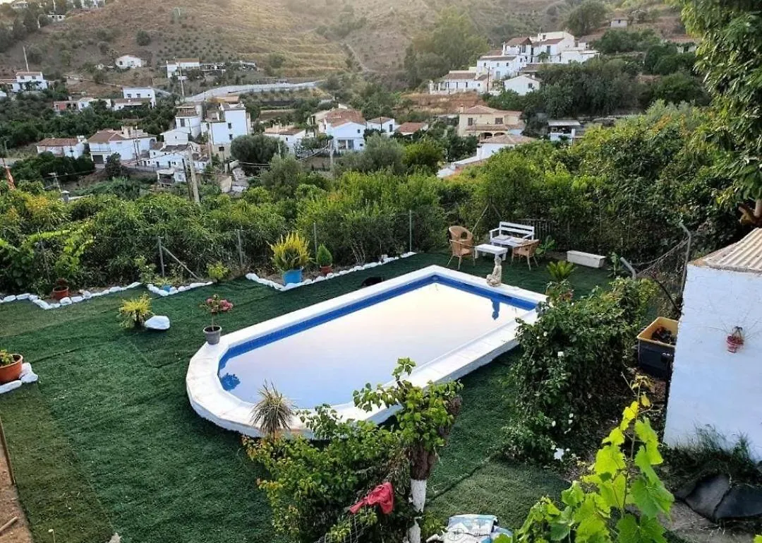 Hermosa Casa Con Piscina Y Gran Vista A La Montana Vinuela