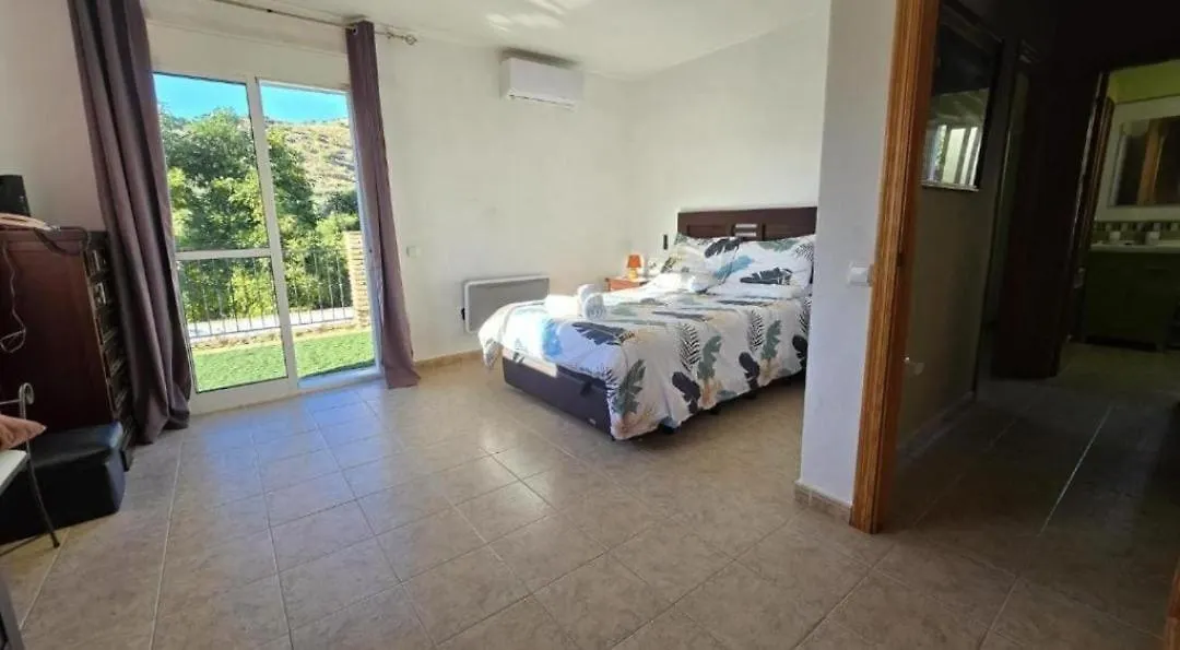 Holiday home Hermosa Casa Con Piscina Y Gran Vista A La Montana Vinuela Spain